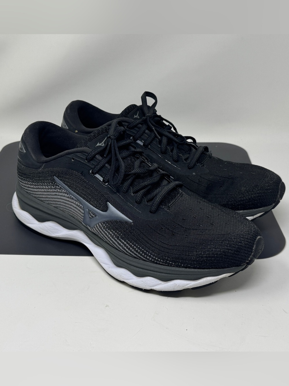 Mizuno Womens Wave Sky 5 Running Shoe, Size 11